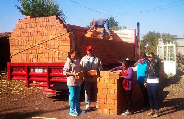 Reciben material para vivienda en Pénjamo