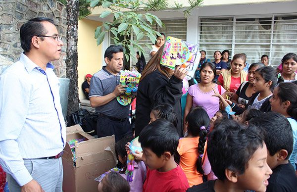 Niños antorchistas celebran Día de Reyes