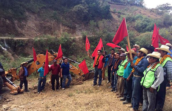 Banderazo a construcción de puente vehicular en Xocoapancingo