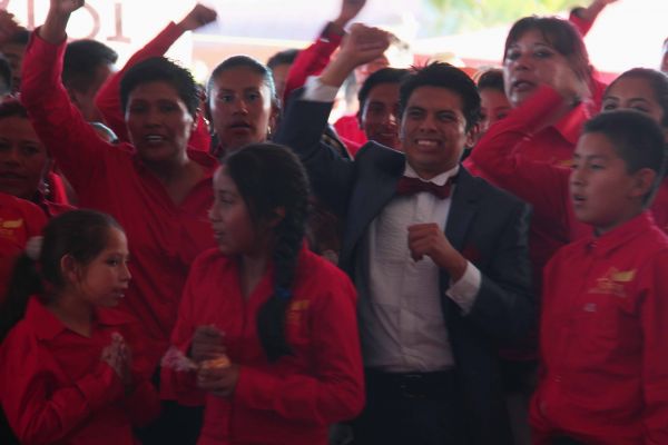 La música entra por el oído y va al corazón.