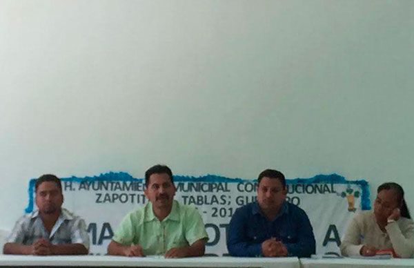 Alcalde de Zapotitlán Tablas atenderá demandas antorchistas 