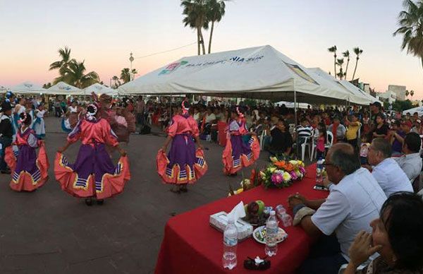 De fiesta, antorchistas de La Paz