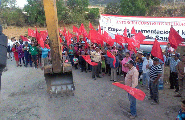 Se logra pavimentación en la comunidad Minas de San Vidal de Maravatío