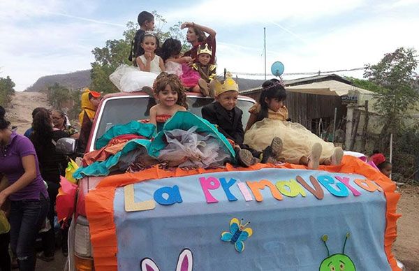 Jardín de niños festeja llegada de la primavera