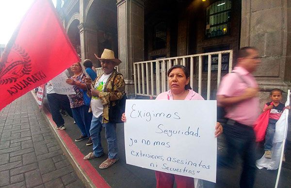 Cadena humana a causa de desatención gubernamental 