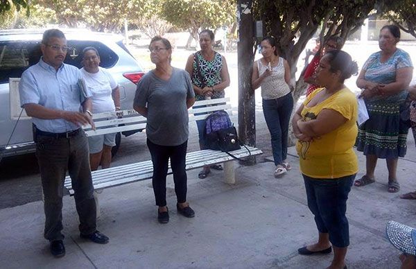 Reunión de jornaleros en Tecomán