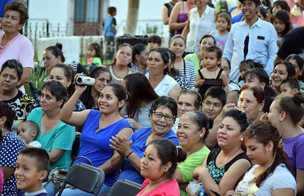  En Mezquital también hubo fiesta para las mamás antorchistas