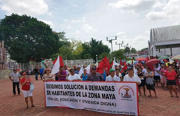 Campesinos marchan ante la falta de solución a programas sociales