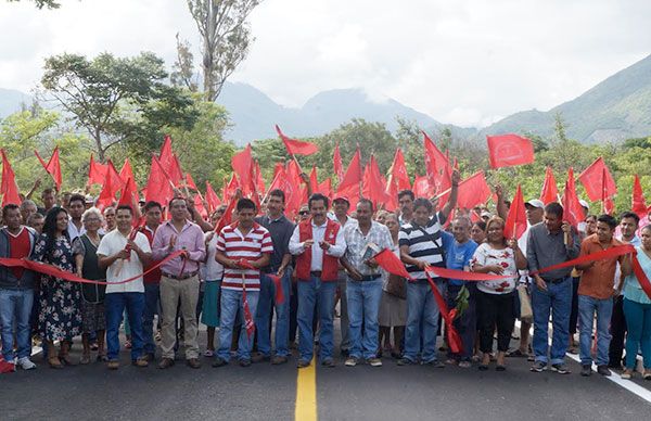   Inauguran obra de asfaltado carretero