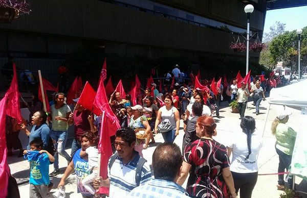  Cumplen 100 días de plantón en el Centro de Gobierno de Tijuana 