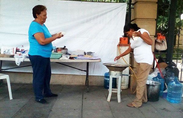  Primer día de plantón en el Palacio de Hermosillo 