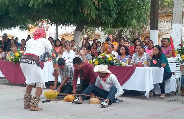 Clausura de ciclo escolar en la preparatoria Felipe Bachomo