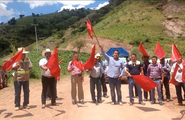 Banderazo a la segunda etapa de la carretera Las Minas-Tomaloya  