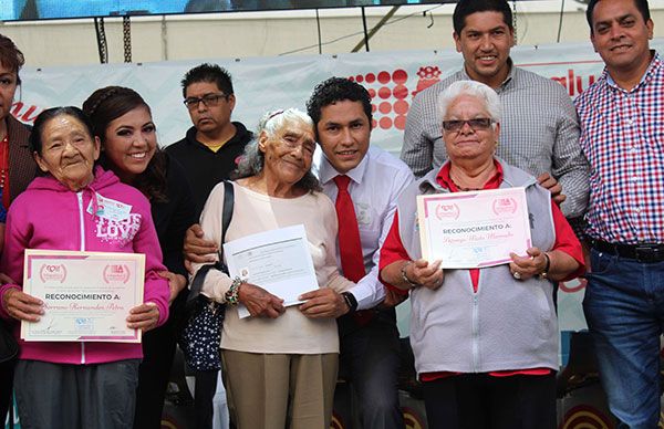 DIF y gobierno municipal comprometidos con abuelitos