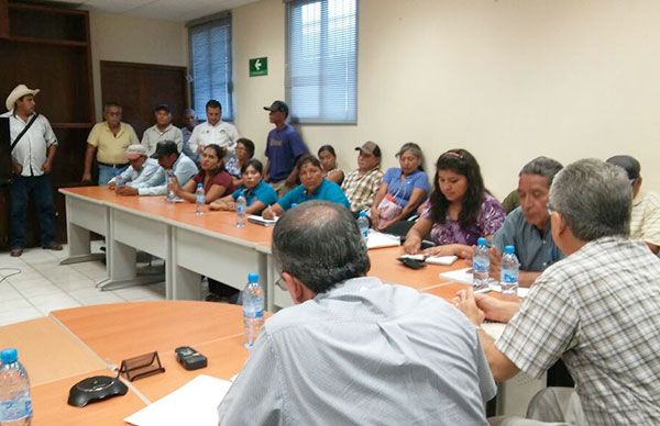 Antorchistas afectados por desfogue de presas se presentan en Conagua