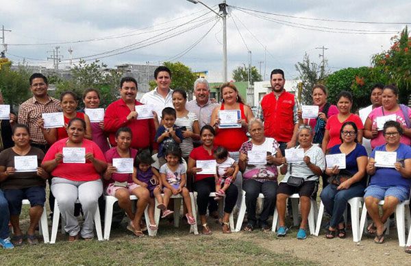  18 familias reciben 24 mil pesos cada una en material de construcción 