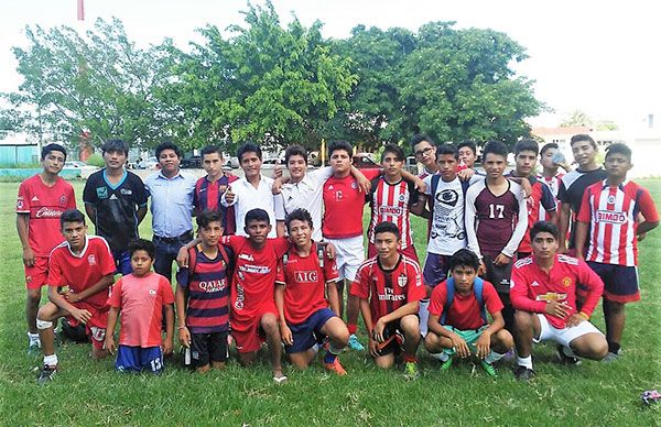 Antorchistas y fenerianos fomentan el deporte