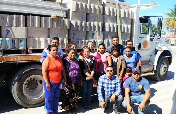 Familias carmelitas reciben materiales para construcción