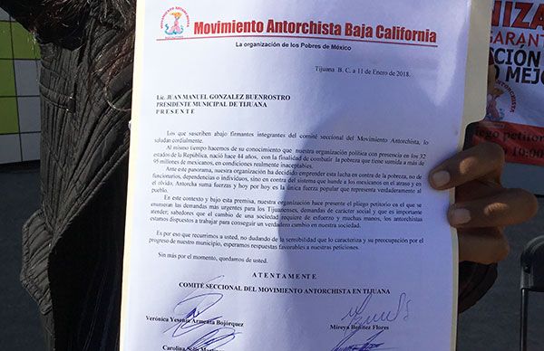 Entregan solicitud de demandas enarboladas ante el gobierno municipal y estatal