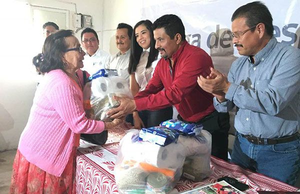 Más de 300 familias de Ixtlahuacán reciben despensas