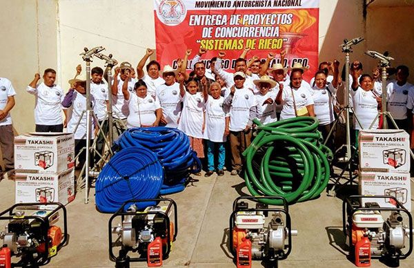 Comité antorchista entrega proyectos de riego a campesinos guerrerenses