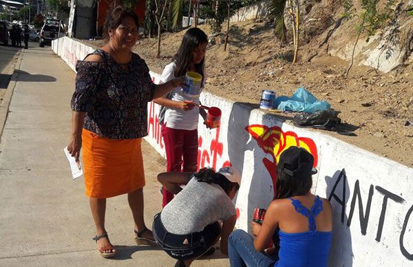 Antorchistas realizan decenas de pintas para anunciar marcha ante la SAGARPA