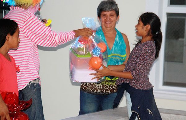  Festejan a madres y niños en colonias antorchistas de Campeche