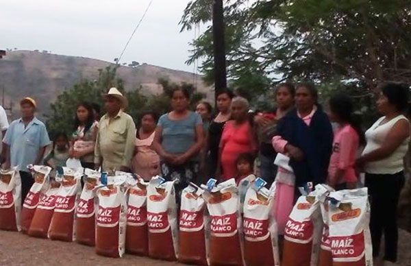  Entrega Antorcha insumos agrícolas a campesinos de Chilapa