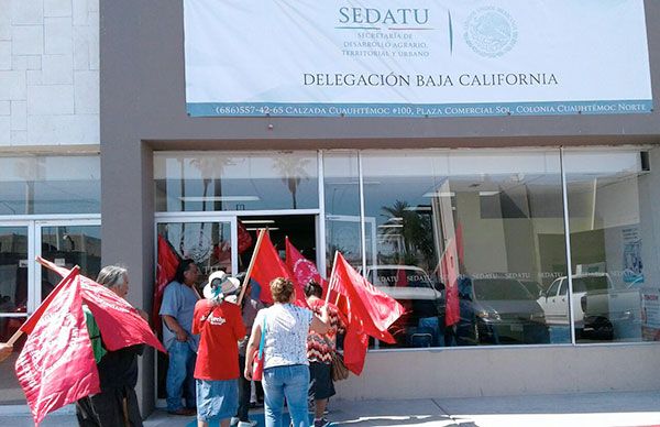 Se manifiestan mexicalenses en la SEDATU por retenciÃ²n de apoyos 