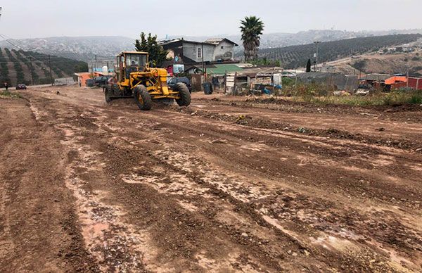 Cumplen con reparación de calles en Playas 