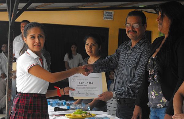 En el EMSAD 17 de Cedros egresan estudiantes de educación media 