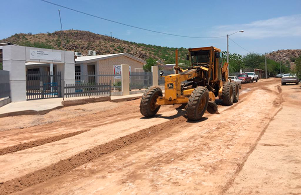 Dan mantenimiento a calles de la colonia La Antorcha, de Hermosillo