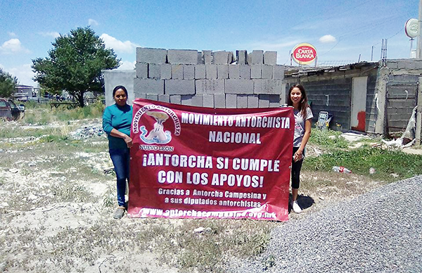 Beneficia Antorcha con paquetes de material a familias de Galeana