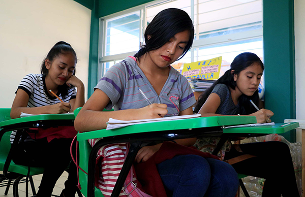 Desplegado: Ante los ataques en contra de estudiantes indígenas de Simojovel