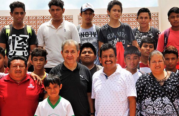 Deportistas campechanos por el deporte como medio de formación del hombre nuevo