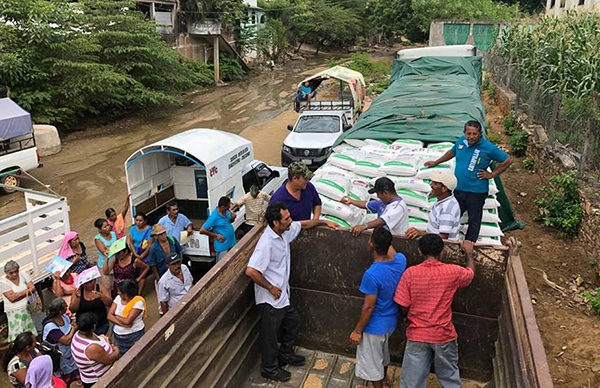 Reciben insumos agrícolas cientos de antorchistas de la Costa Chica