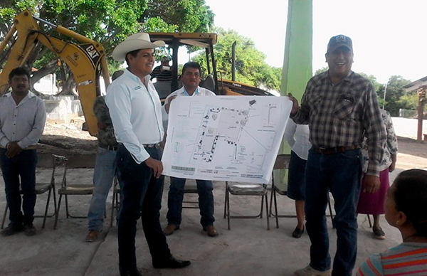 Inicia construcción y remodelación de espacios públicos en ejidos de Jaumuve 