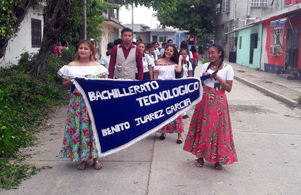 ¡Festejando, festejando, también se está luchando!, corearon antorchistas de Gaviotas Sur