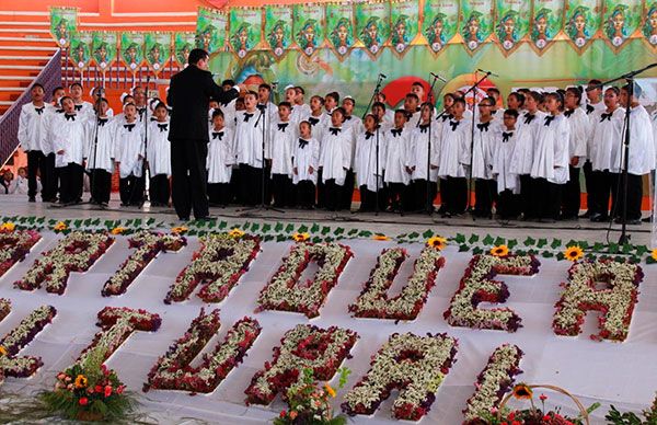 Infantes poblanos se coronan en la modalidad de coros   