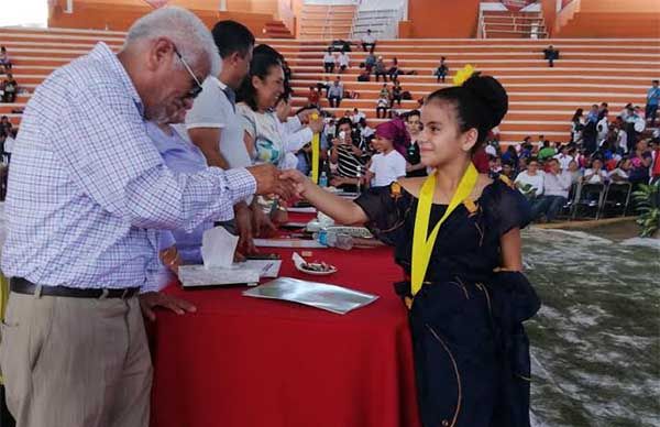 Ahomense se coloca en primer lugar en la disciplina de poesía en la Espartaqueada Cultural Antorcha 