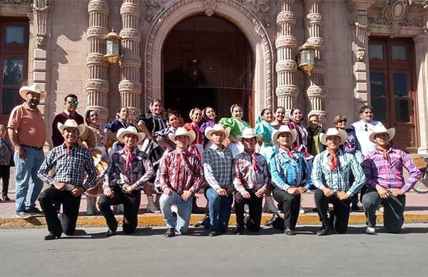 Artistas chihuahuenses, sin apoyo del gobierno, viajan por su cuenta a la Espartaqueada Cultural