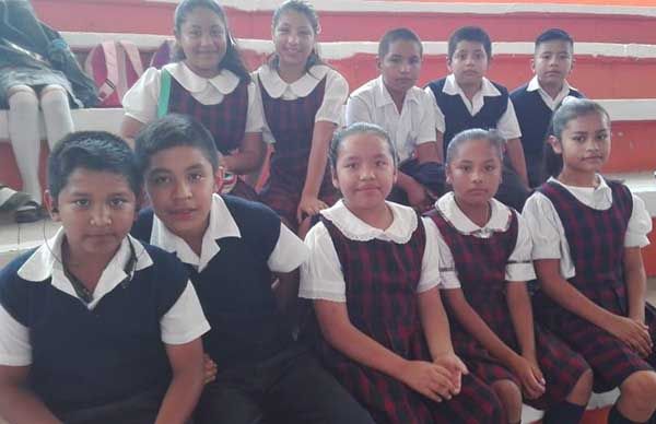 Niños de Morelos declaman en Espartaqueada Cultural