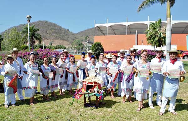 Bailarines campechanos participan en la XX Espartaqueada Cultural Nacional Antorchista 