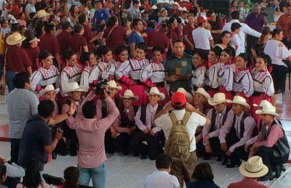 Jóvenes sonorenses reciben reconocimiento nacional