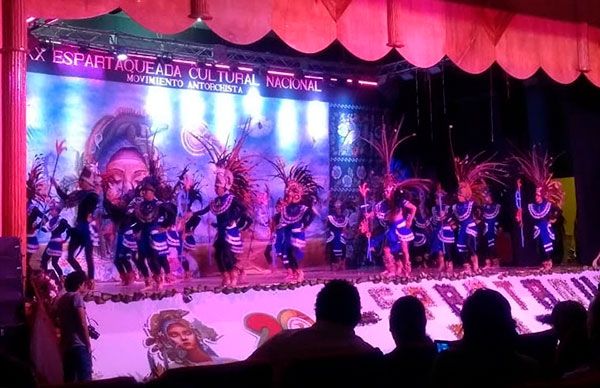 Danza Maya hace triunfadores a capitalinos