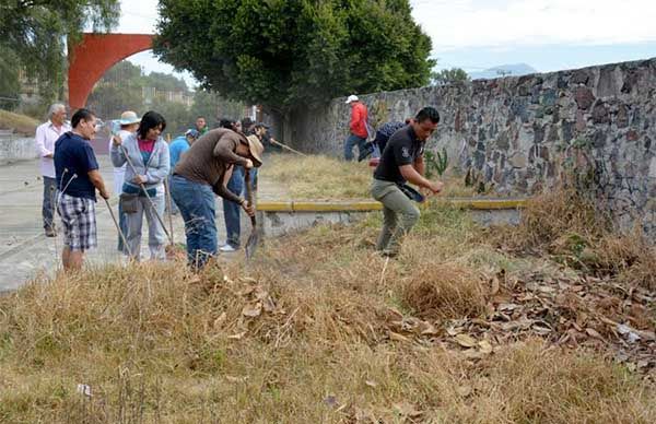 Limpian 13 espacios como parte del Programa Apadrina un Parque