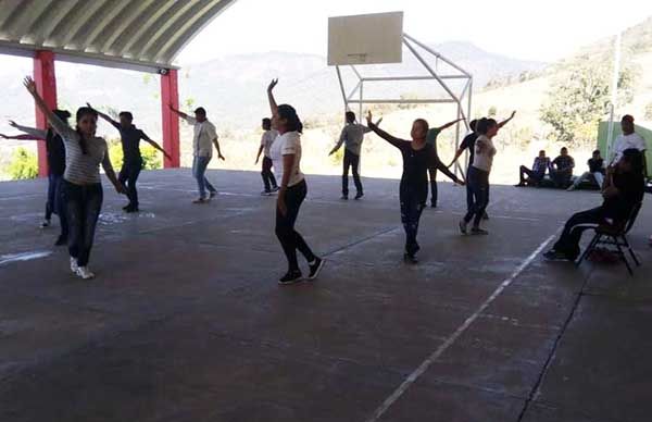 Preparatorianos de San Pedro Tenayac ya cuentan con taller de danza