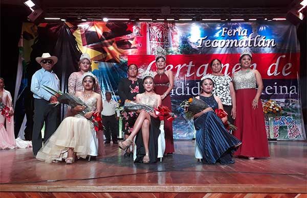 Coronan a Reina de Feria Tecomatlán 2019