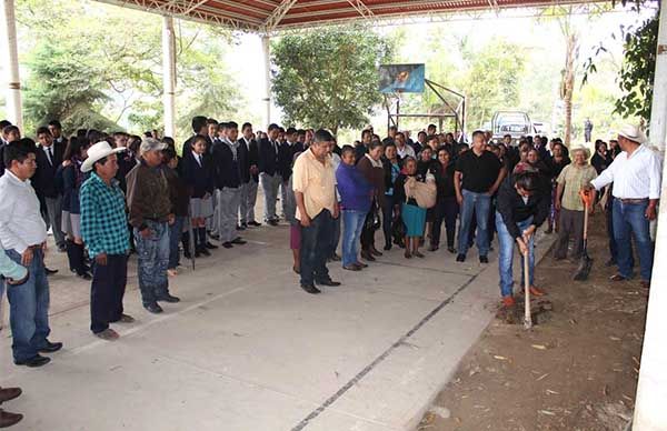 Inicia ayuntamiento obra en escuela de Totutla