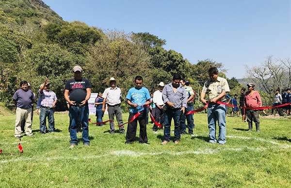 Inauguran cancha de fútbol rápido en Pahuatlán